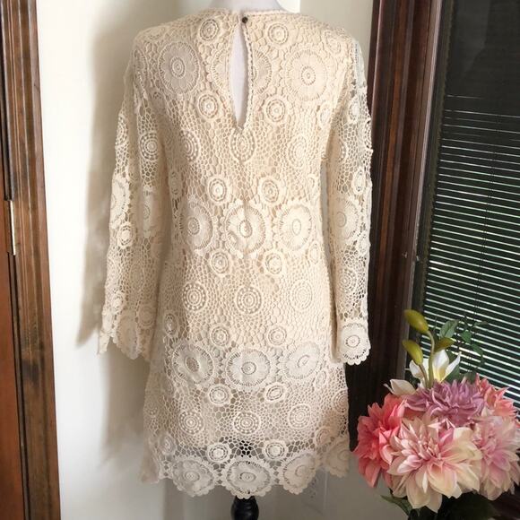 Zara | Cream Colored Flower Lace Dress Size S - Picture 3 of 11